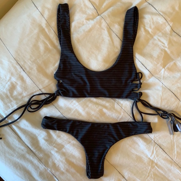 ❌SOLD ❌Acacia M hookipa bottoms and S matching top - Picture 1 of 2